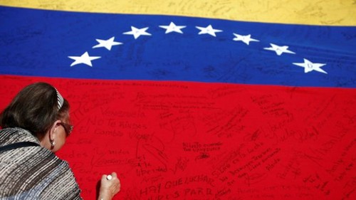 Venezuela accuses opposition of fake signatures to call for referendum  - ảnh 1